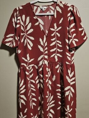 Reitmans Rust Red & White Floral V-Neck Midi Dress